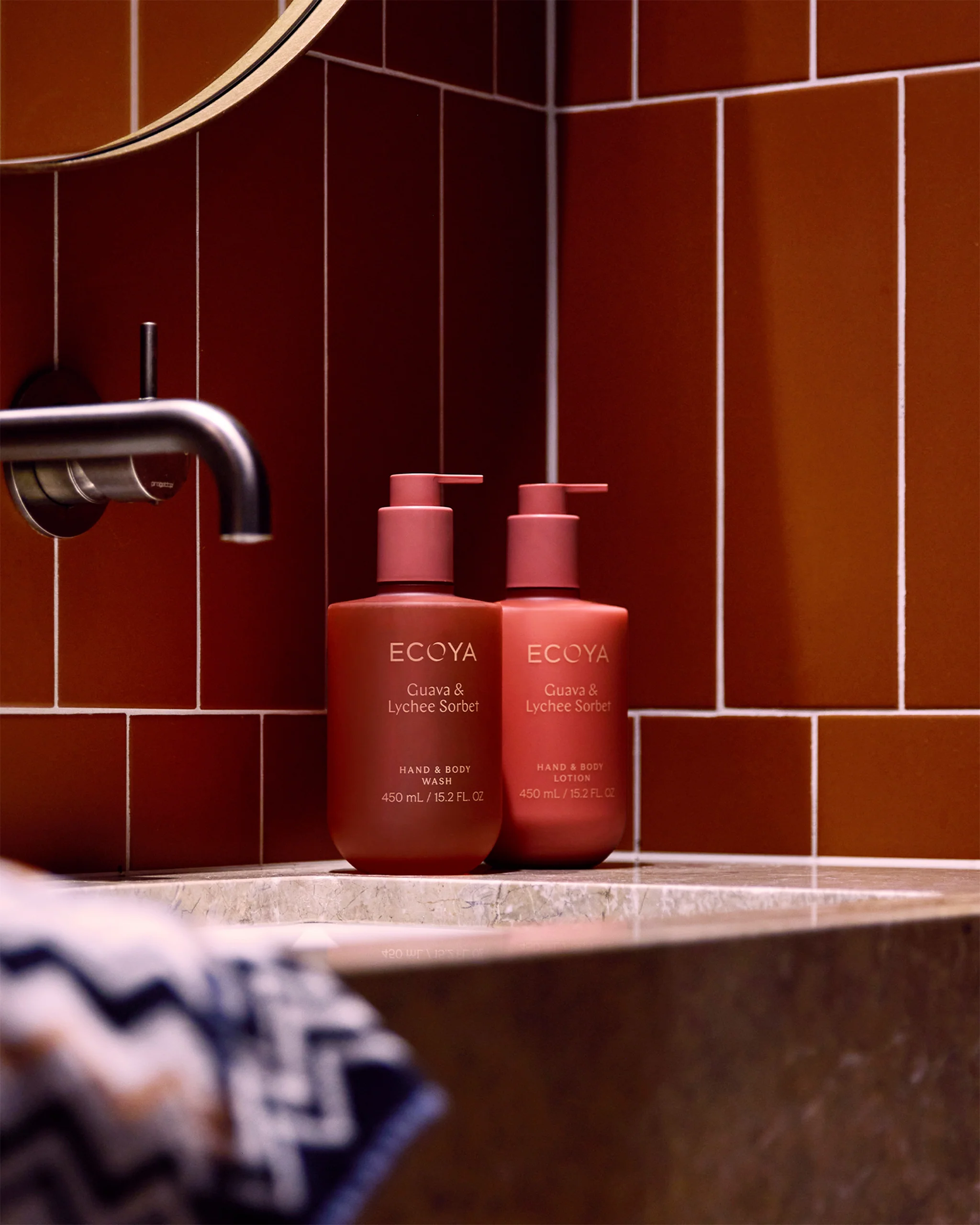 Guava & Lychee Sorbet Hand & Body Wash - Image 4